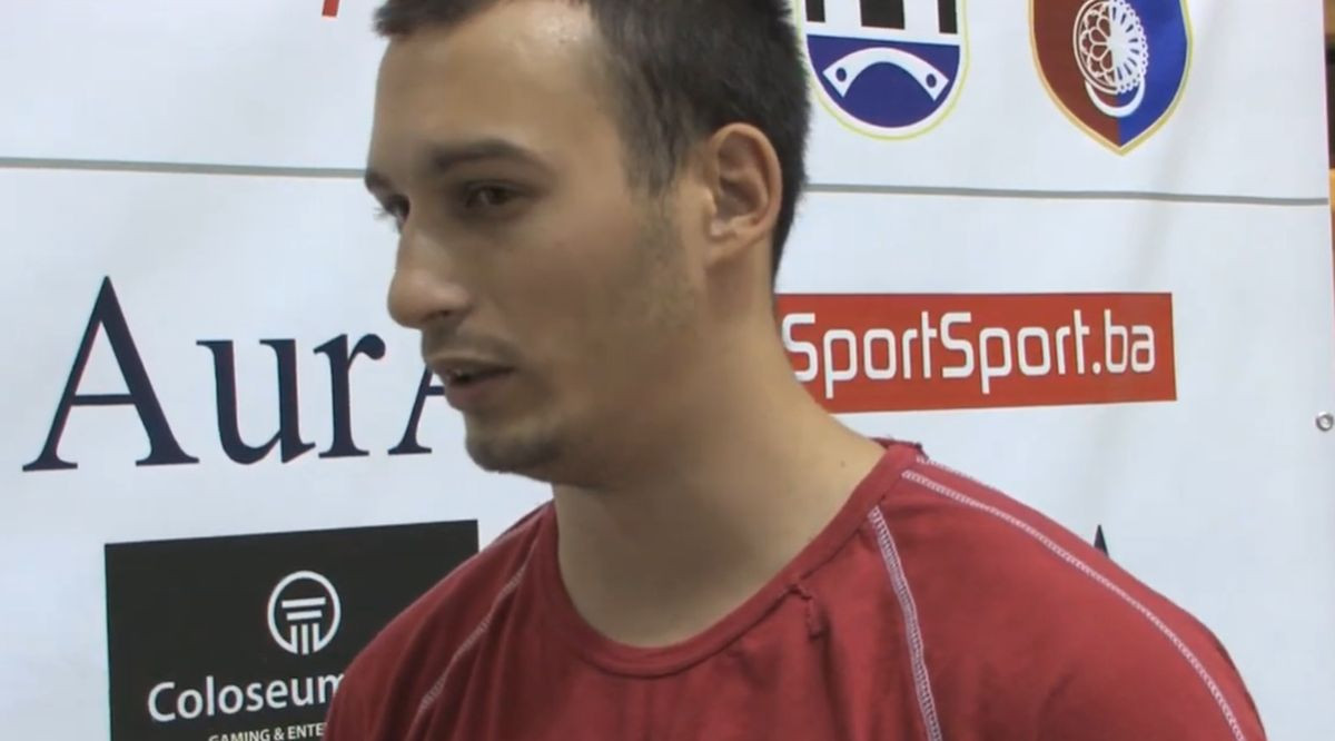 Prije 15 godina u Sarajevu, a sada mu skandira cijela Hrvatska: "Znamo šta se u Bosni radi..." Prije 15 godina u Sarajevu, a sada mu skandira cijela Hrvatska: "Znamo šta se u Bosni radi..."