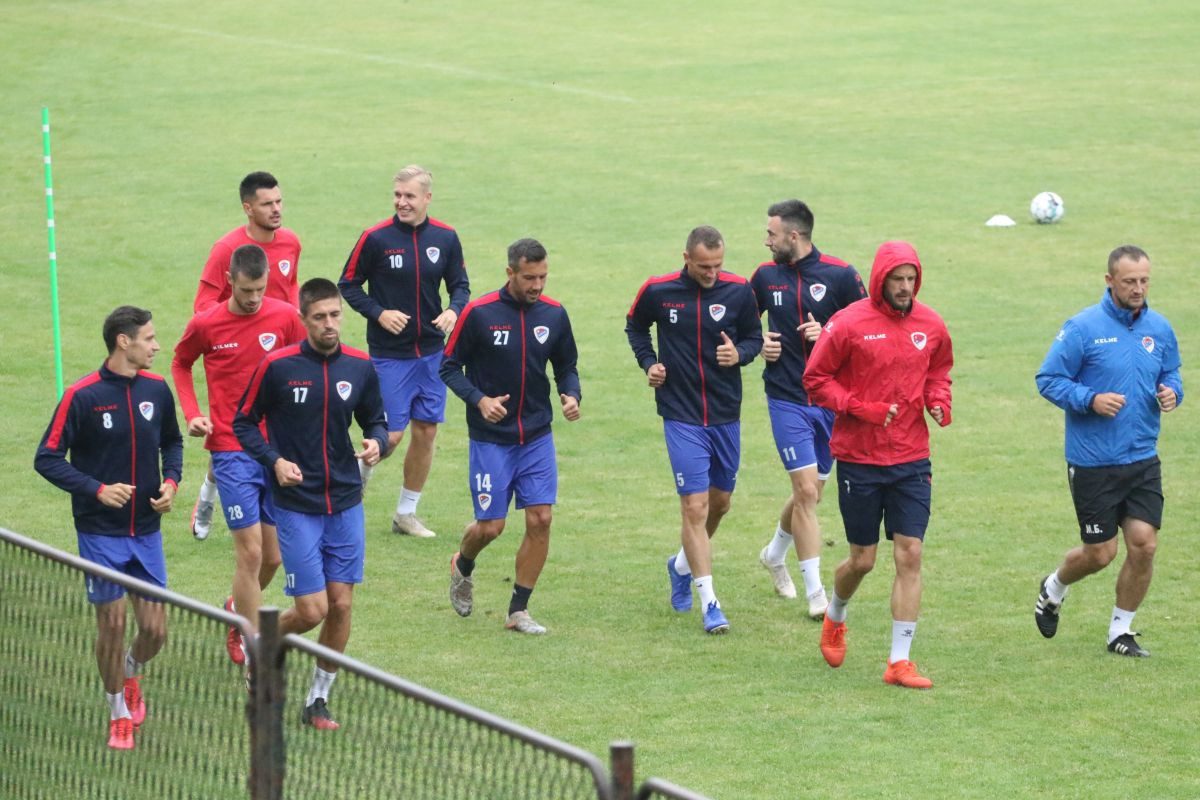 Nogometaši Borca trenirali po hladnom i kišovitom vremenu, Vranješ radio odvojeno od ekipe