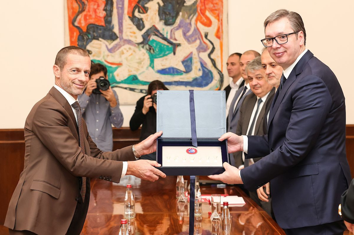 Obećanje ludom radovanje: Čeferin dao Vučiću organizaciju Eura pa mu odmah zadao bolan udarac! Obećanje ludom radovanje: Čeferin dao Vučiću organizaciju Eura pa mu odmah zadao bolan udarac!