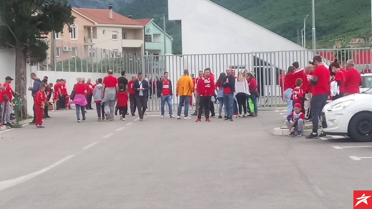 Euforija u Mostaru: Navijači pune stadion dva sata prije utakmice