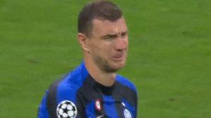 Džeko skoro zaplakao nakon što ga je Calhanoglu pogodio gdje ne treba