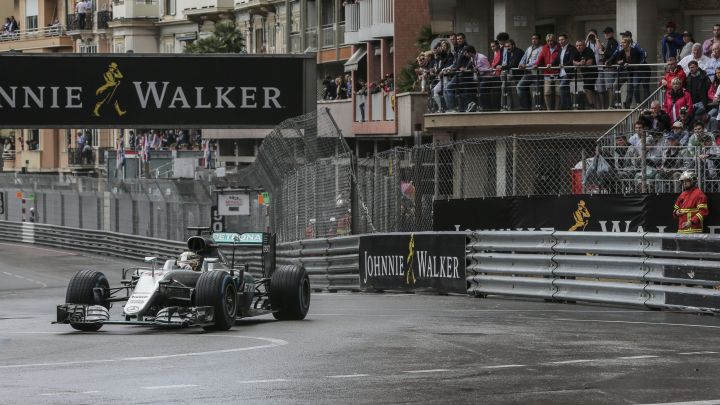 Hamilton slavio ispred Ricciarda u kišnom Monte Carlu