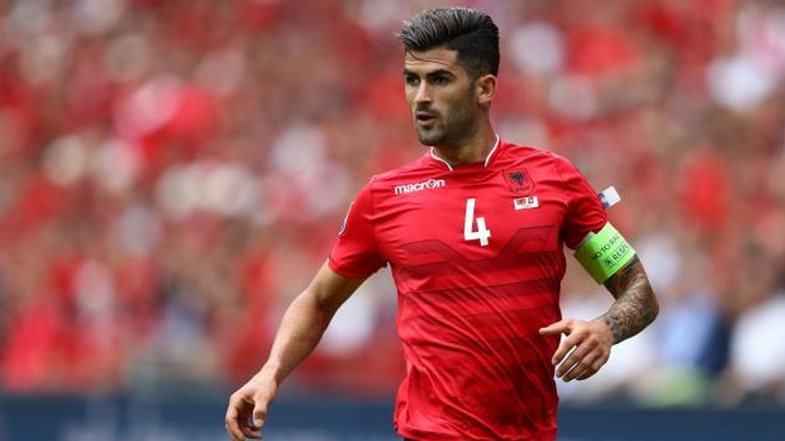 Albanski reprezentativac stiže u United?