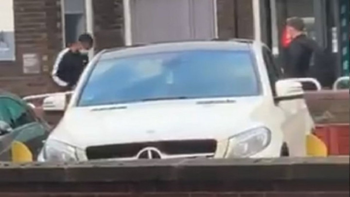 Kloppu pada mrak na oči, pokazuje to i jutrošnji snimak ispred bolnice