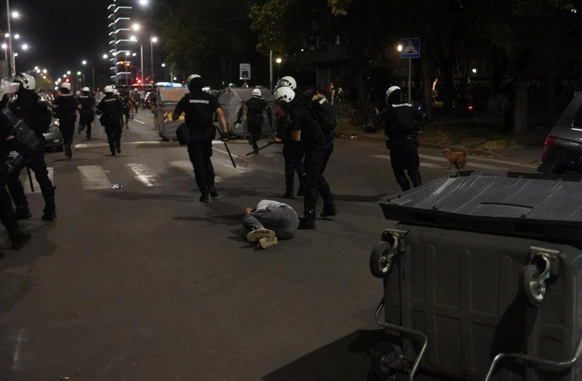 Vučićev čovjek od zadatka se osvetio trećem najboljem Srbinu: Prvo ga je tukla policija, a sada...