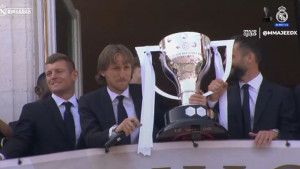 Luka Modrić uzeo mikrofon, pa odmah ušutio kada je čuo šta mu navijači Real Madrida skandiraju!