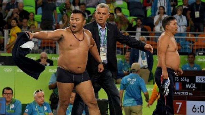 Mongolski trener se skinuo iz protesta prema sudijama