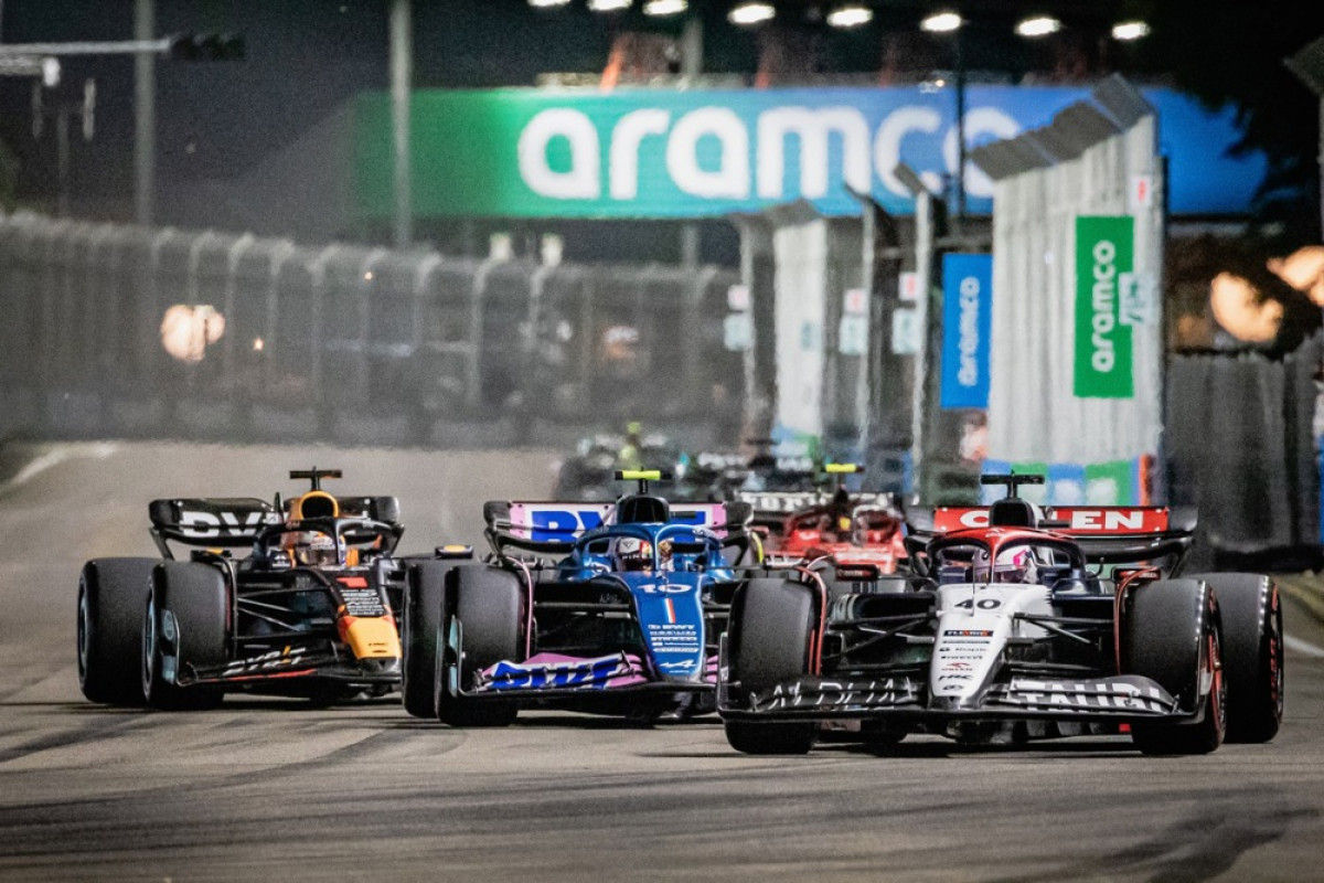 VN Singapura: Norris u pohodu na Verstappena dok Ferrari vreba pobjedu u noćnom spektaklu