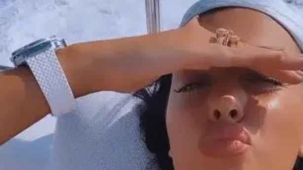 Georgina sve više i više pretjeruje sa pokazivanjem tijela