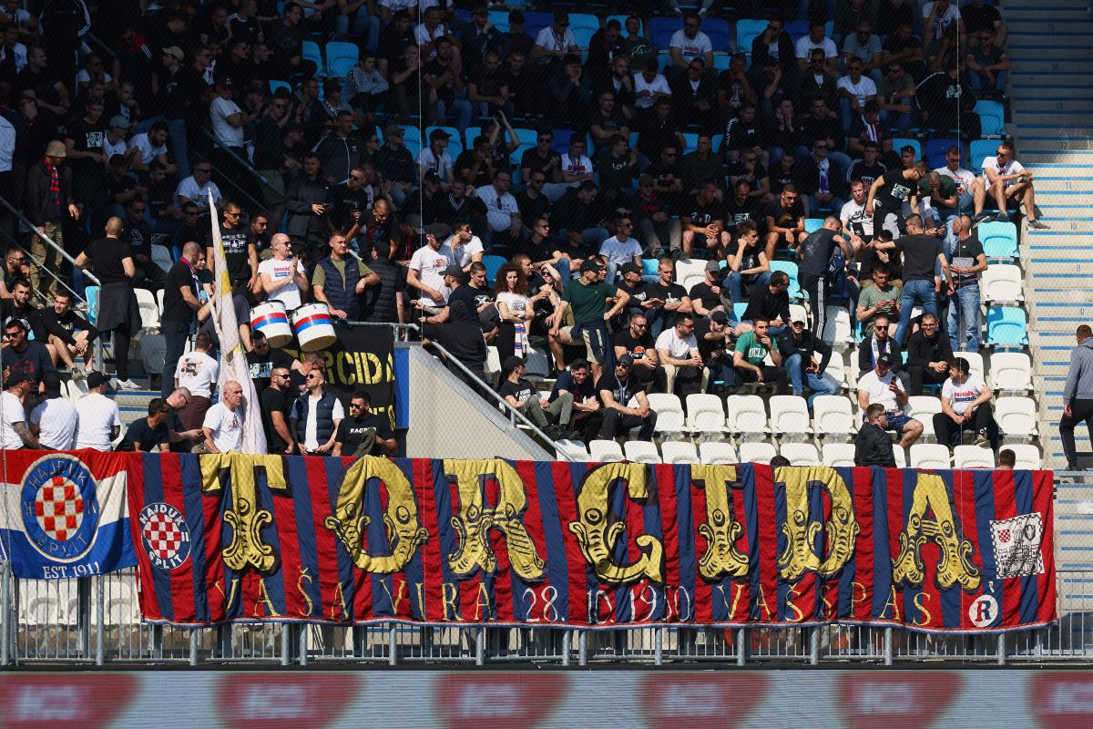 Dok Hajduk muku muči u Osijeku, stigla je najtužnija moguća vijest za hajdučki puk Dok Hajduk muku muči u Osijeku, stigla je najtužnija moguća vijest za hajdučki puk