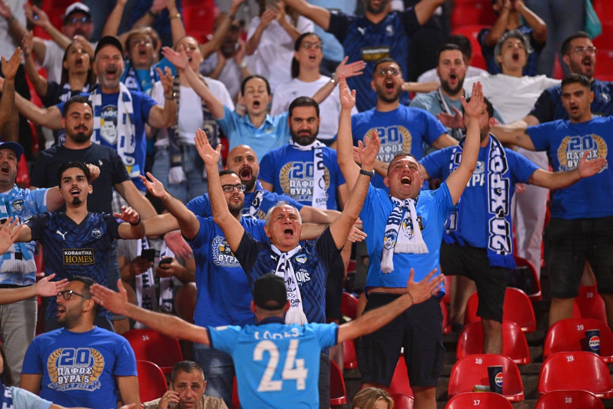 Među Kipranima na Marakani osvanula za UEFA-u zabranjena zastava: "Odmah ih treba izbaciti"