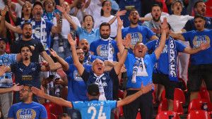 Među Kipranima na Marakani osvanula za UEFA-u zabranjena zastava: "Odmah ih treba izbaciti"