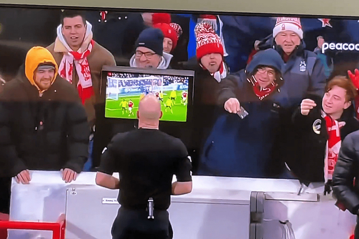Navijači mahali sudiji novčanikom i bankovnim karticama tokom VAR provjere