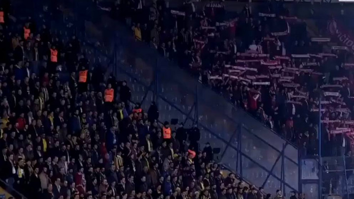 Ledi se krv u žilama: Ovako su navijači u Turskoj odali počast žrtvama na Novom Zelandu