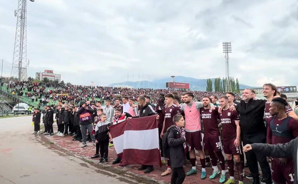 Veliko slavlje igrača i navijača Sarajeva: Ismir Mirvić u centru pažnje Veliko slavlje igrača i navijača Sarajeva: Ismir Mirvić u centru pažnje