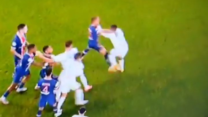 Pogledajte nezapamćenu tuču s meča PSG - Marseille i čak pet crvenih kartona