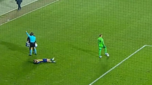 Scene kakve se rijetko viđaju: Sudija pokazao žuti karton nezadovoljnom doktoru ekipe
