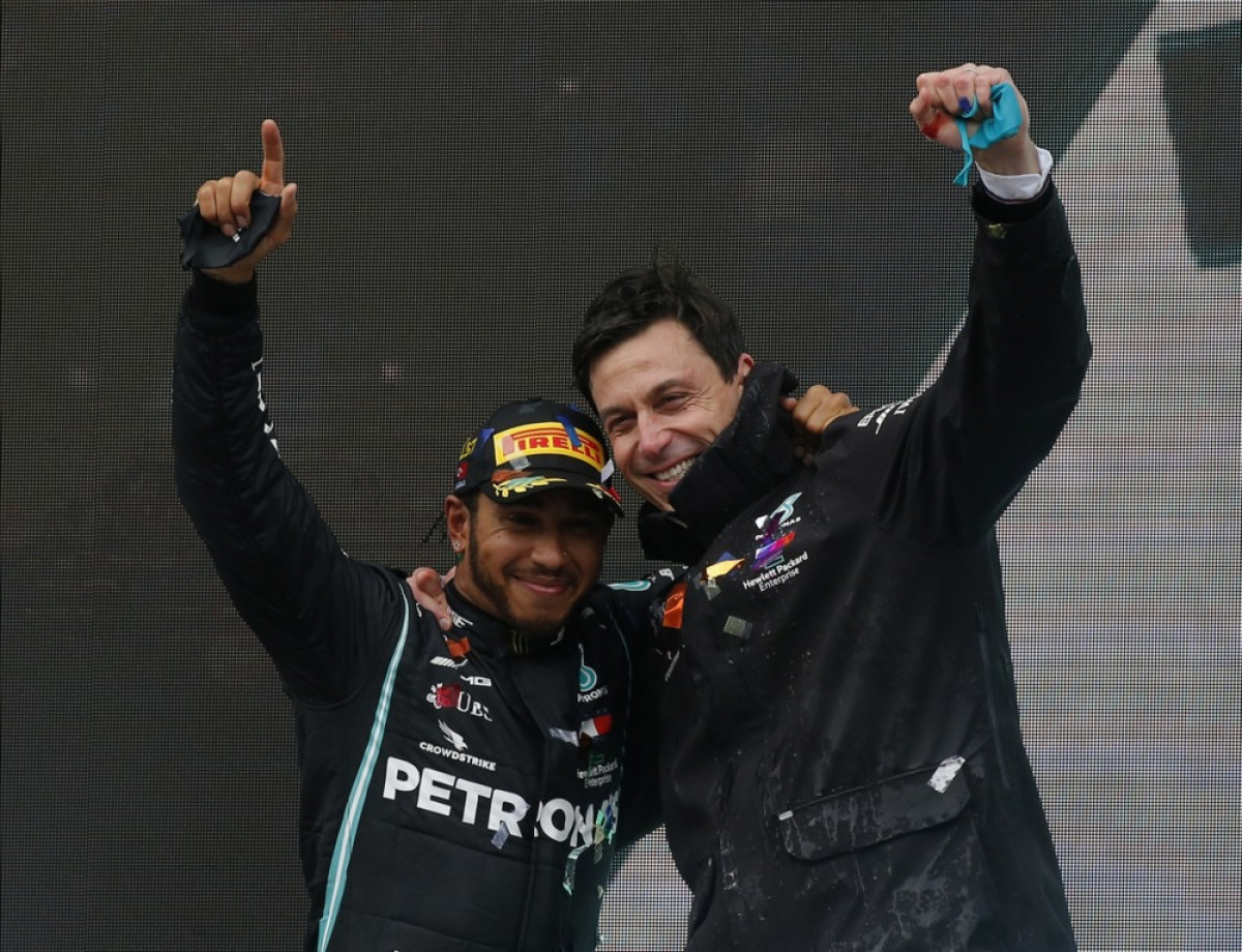 Toto Wolff poslao jasnu poruku Hamiltonu nakon teškog vikenda: "Ti si najveći svih vremena" Toto Wolff poslao jasnu poruku Hamiltonu nakon teškog vikenda: "Ti si najveći svih vremena"