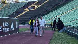 Nguyen Hoai Nam i Ismir Mirvić stigli na derbi Sarajevo - Borac