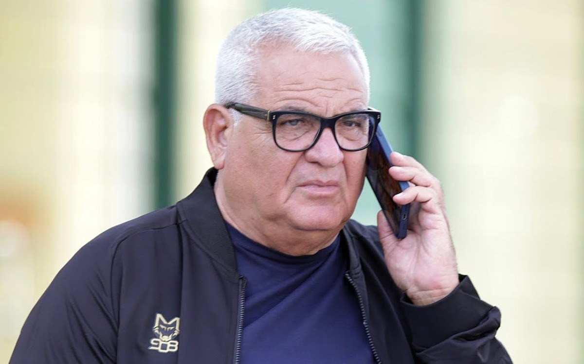 Prodao igrače iz Srbije, CG i Hrvatske za 190 miliona, pa nazvao Rebića: "Slušaj, morat ćeš da..." Prodao igrače iz Srbije, CG i Hrvatske za 190 miliona, pa nazvao Rebića: "Slušaj, morat ćeš da..."