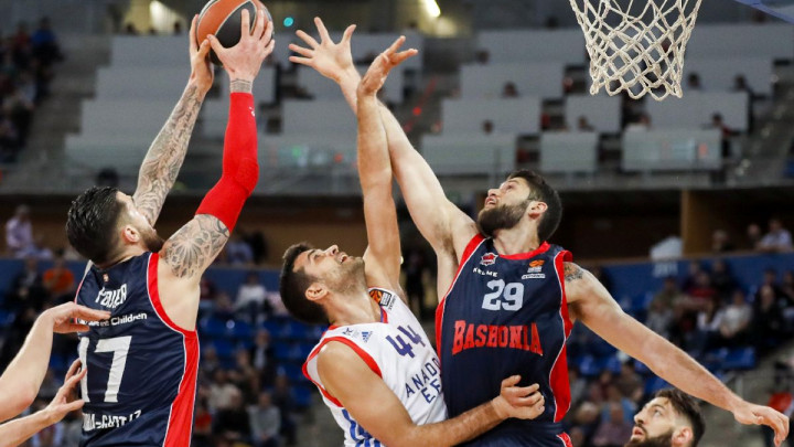 Baskonia deklasirala Budućnost, skromno izdanje Nemanje Gordića