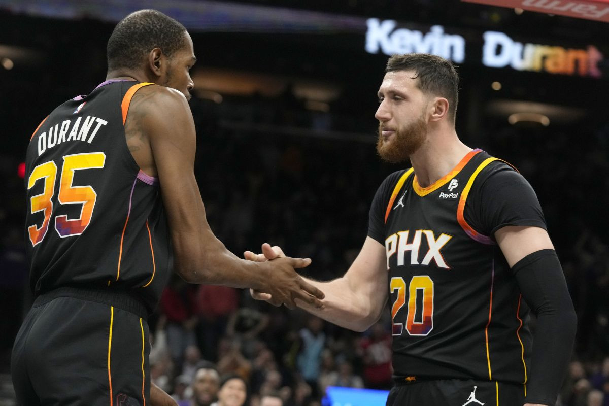 Šokantne riječi bivše NBA zvijezde: "Sijevale su pesnice u svlačionici Phoenix Sunsa" Šokantne riječi bivše NBA zvijezde: "Sijevale su pesnice u svlačionici Phoenix Sunsa"