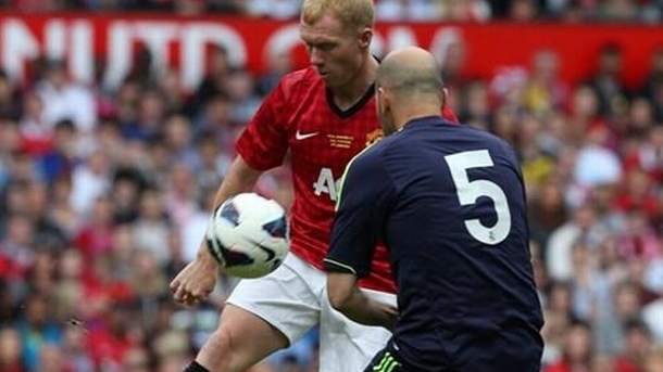 Legende kao nekada: Scholes lijepo prošao Zidanea Legende kao nekada: Scholes lijepo prošao Zidanea