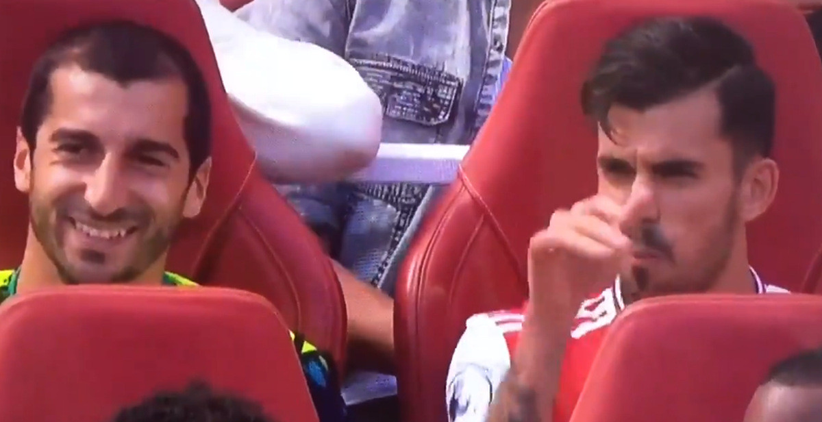 Komična scena na klupi Arsenala: Šta je Ceballos objašnjavao Mkhitaryanu? Komična scena na klupi Arsenala: Šta je Ceballos objašnjavao Mkhitaryanu?