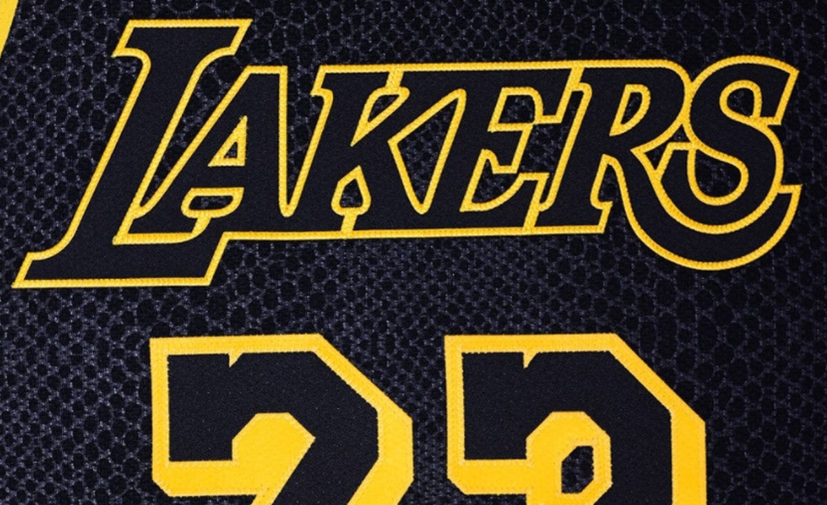 Crni kao Bryantova sudbina: Lakersi večeras protiv Nurkića i društva u posebnim dresovima