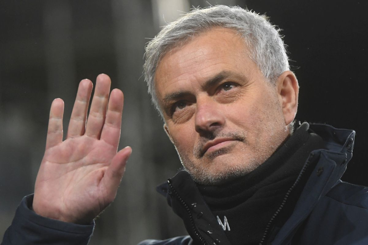 Vijest da je Mourinho dobio otkaz zbog odbijanja treninga radi Superlige je laž! Vijest da je Mourinho dobio otkaz zbog odbijanja treninga radi Superlige je laž!