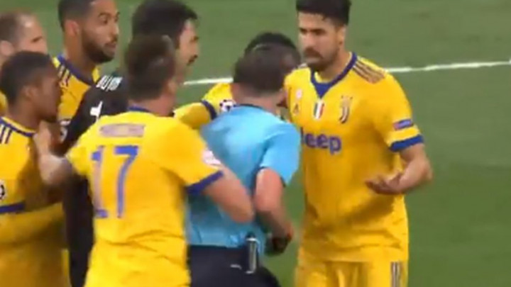 Douglas Costa je krivac, Buffon neopravdano isključen