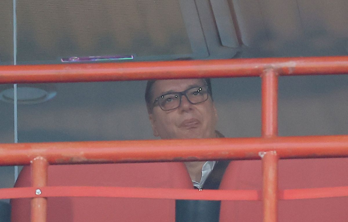 Jednom i nikad više! Igrač Partizana javno ponizio Vučića, "veliki šef" mu se izvinio: "On me je..." Jednom i nikad više! Igrač Partizana javno ponizio Vučića, "veliki šef" mu se izvinio: "On me je..."
