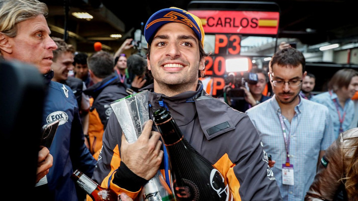 Lewis Hamilton kažnjen, Carlos Sainz za historiju