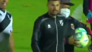 Tinejdžer postigao hat-trick, a kada je trebao da ponese loptu kući, nastao je pravi problem