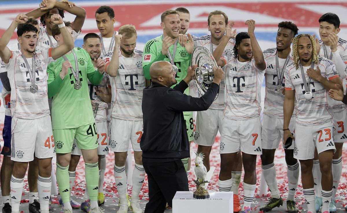 Jučer je proslavio titulu Bundeslige sa Bayern Minhenom, danas je već na izlaznim vratima kluba Jučer je proslavio titulu Bundeslige sa Bayern Minhenom, danas je već na izlaznim vratima kluba