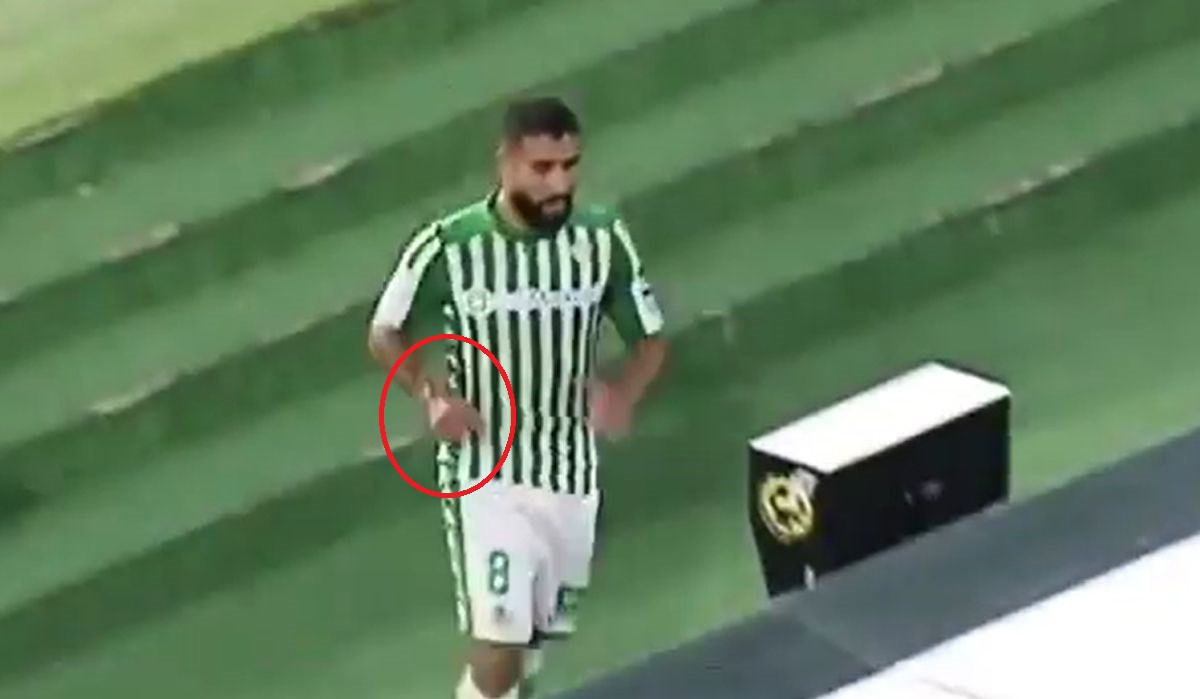 Osjećaj kad ti pukne film pa poludiš: Fekir je monitoru za VAR uradio ono što odavno žele mnogi Osjećaj kad ti pukne film pa poludiš: Fekir je monitoru za VAR uradio ono što odavno žele mnogi