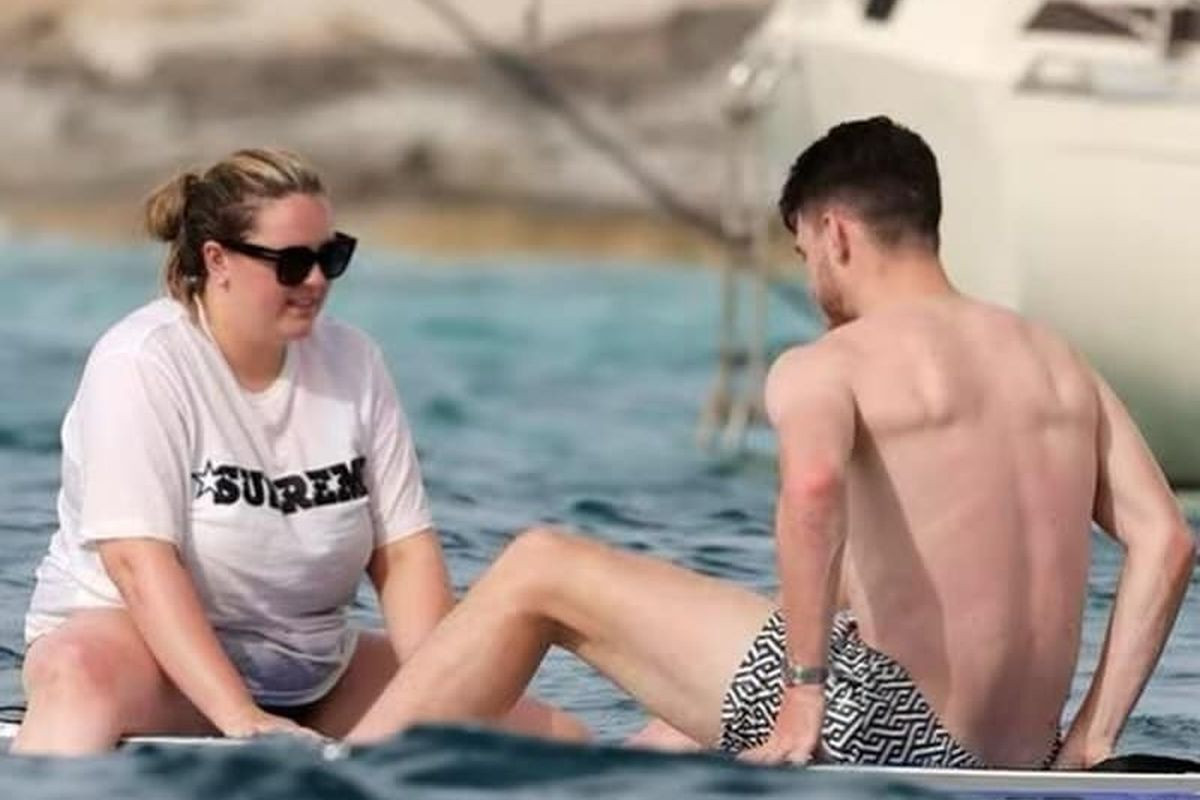 Zbog izgleda je djevojka Declana Ricea prošla pakao, a sada napravila stvar koju niko nije očekivao Zbog izgleda je djevojka Declana Ricea prošla pakao, a sada napravila stvar koju niko nije očekivao