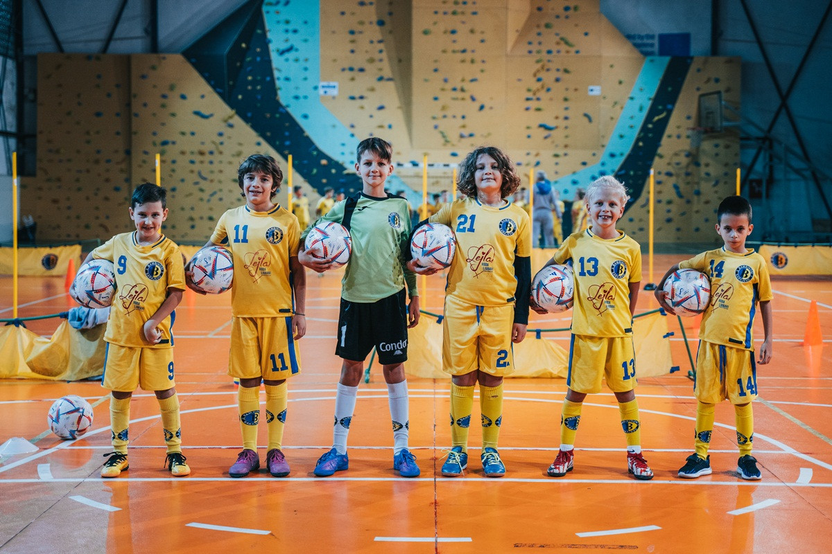 Iz Mozzarta za male fudbalere: Donacija Školi fudbala „Bambinosi“