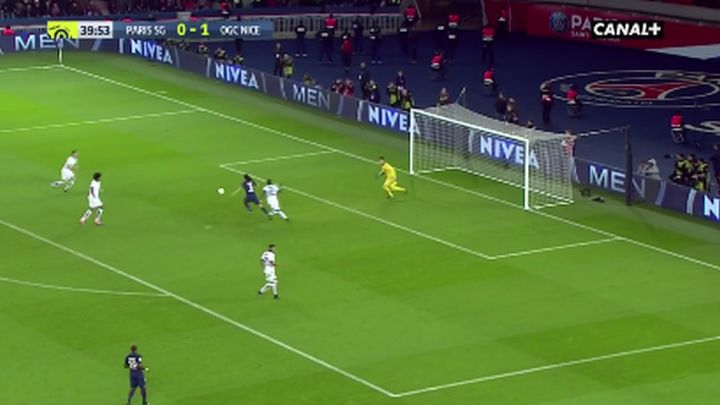 Cavani se obrukao prije nego je postigao dva gola