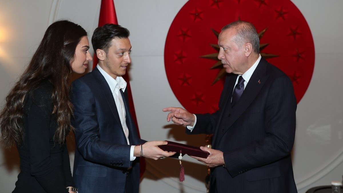 Ozil i zaručnica Amina u Instabulu posjetili Erdogana s posebnim razlogom