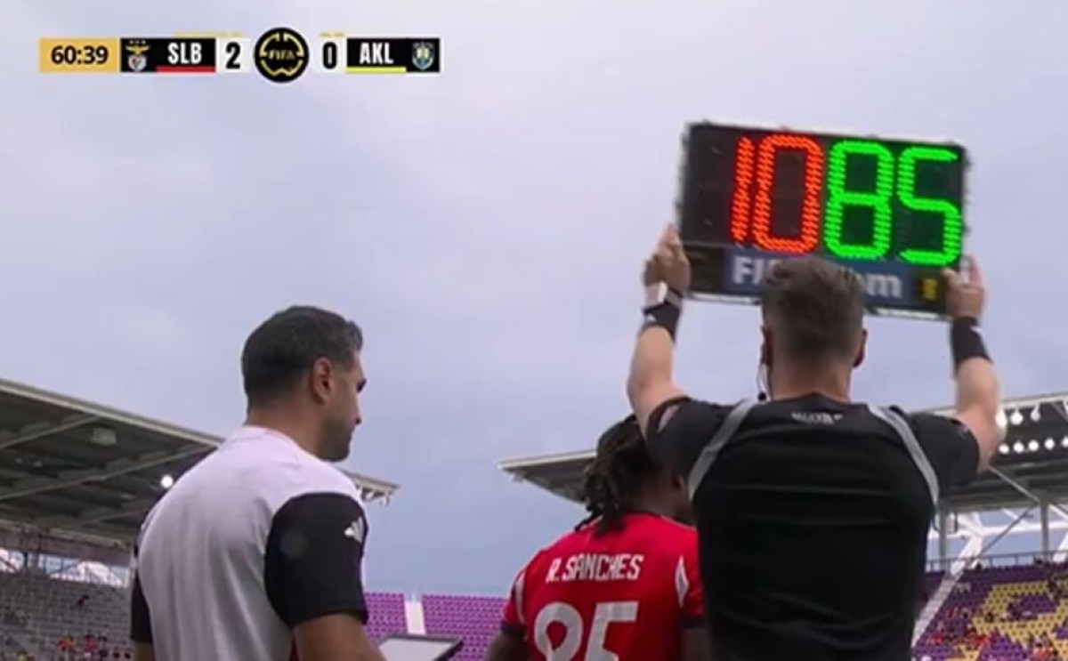 Vidio svoje ime na semaforu, a onda je nastao haos! Skandal na meču Benfica - Auckland sve šokirao