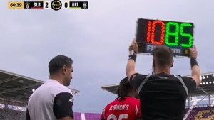 Vidio svoje ime na semaforu, a onda je nastao haos! Skandal na meču Benfica - Auckland sve šokirao