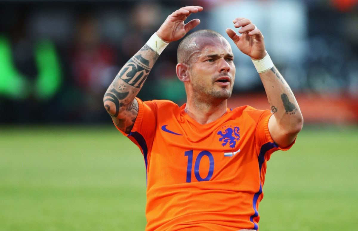 Bivšoj legendi Barcelone svi se dive, Sneijder ga ismijava: "Izuzetno dosadan igrač, plačljivko" Bivšoj legendi Barcelone svi se dive, Sneijder ga ismijava: "Izuzetno dosadan igrač, plačljivko"