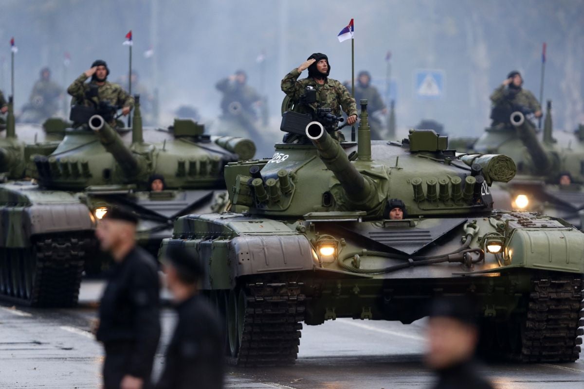 Beograd podrhtava, derbi Partizana i Crvene zvezde najavljuju tenkovi, helikopteri, vojska... Beograd podrhtava, derbi Partizana i Crvene zvezde najavljuju tenkovi, helikopteri, vojska...