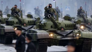 Beograd podrhtava, derbi Partizana i Crvene zvezde najavljuju tenkovi, helikopteri, vojska...