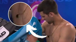 Šta predstavlja misteriozni crni medaljon kojeg nosi Novak Đoković?