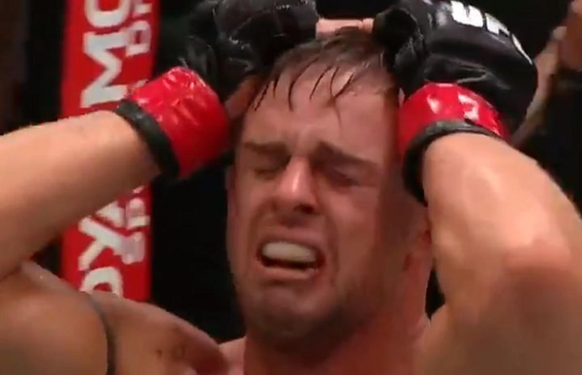 Srušio se na pod i počeo plakati: UFC borac doživio tragediju, ali je došao na meč i pobijedio