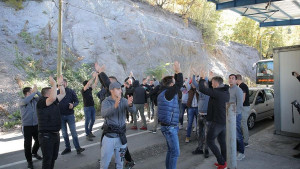 Navijačima Zvezde nisu dali na tlo Kosova, pa se orile dvije pjesme koje veze nemaju s fudbalom
