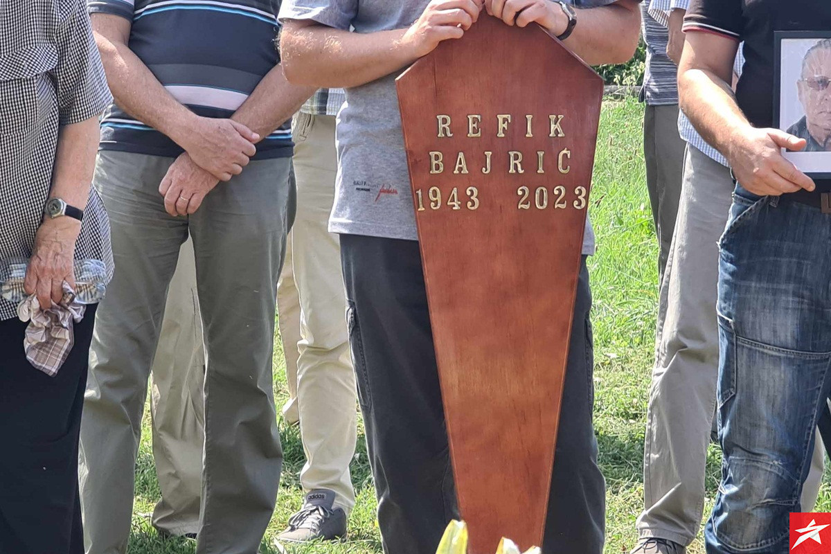 Zeničani se oprostili od legendarnog Refika Bajrića Zeničani se oprostili od legendarnog Refika Bajrića