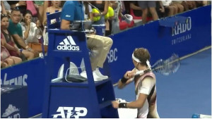 Zverev totalno poludio: Reketom počeo udarati sudiju, završio je s brutalnom kaznom!